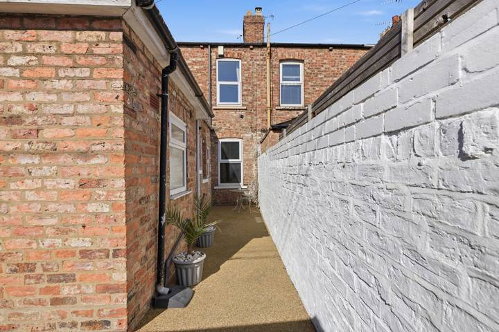 Side passage to the courtyard